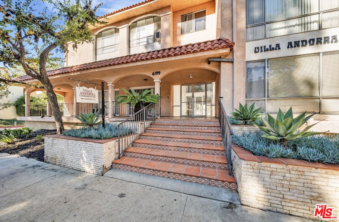 6199 Canterbury Dr Unit: 102