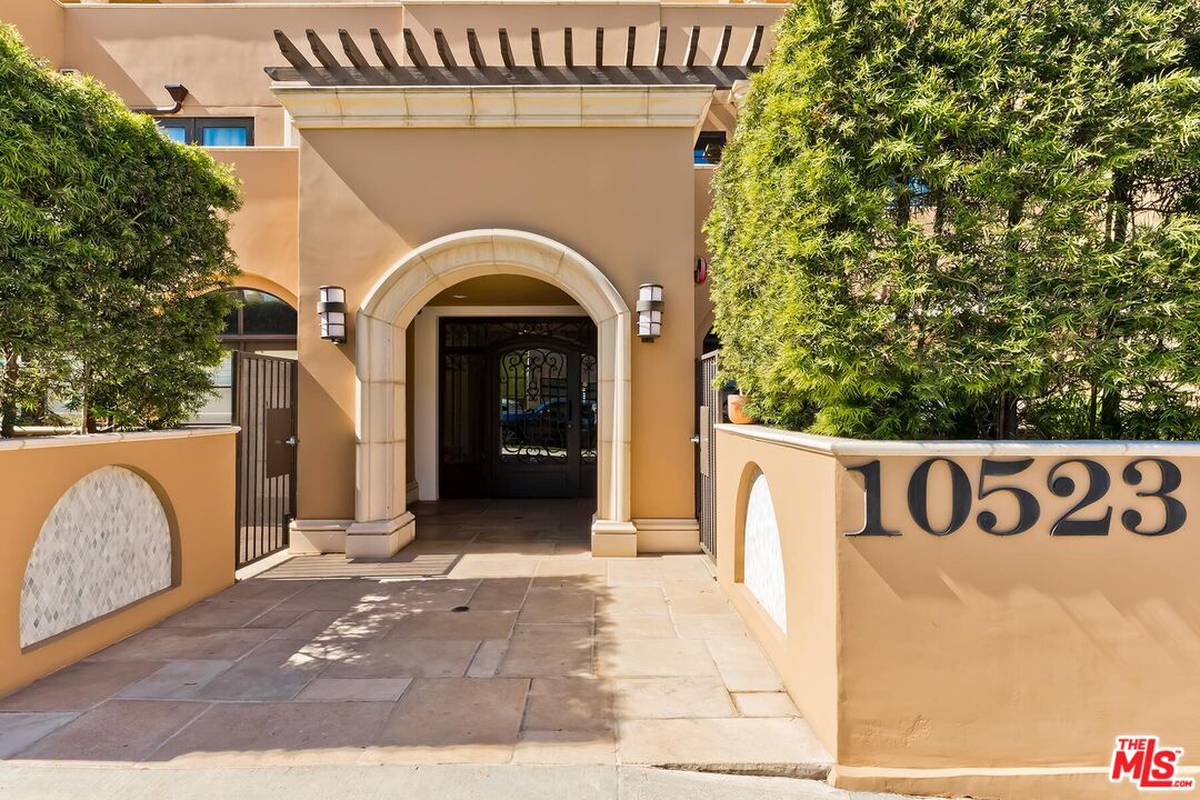10523 Ashton Ave Unit: 101