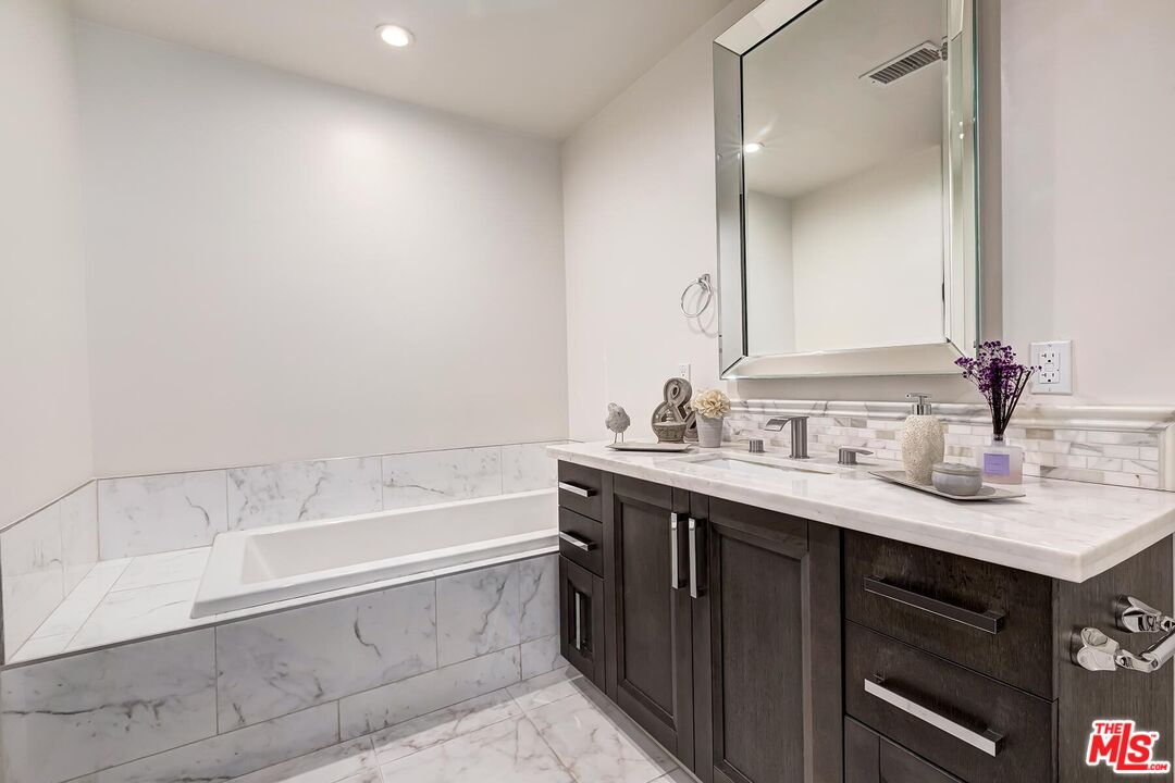 10523 Ashton Ave Unit: 101