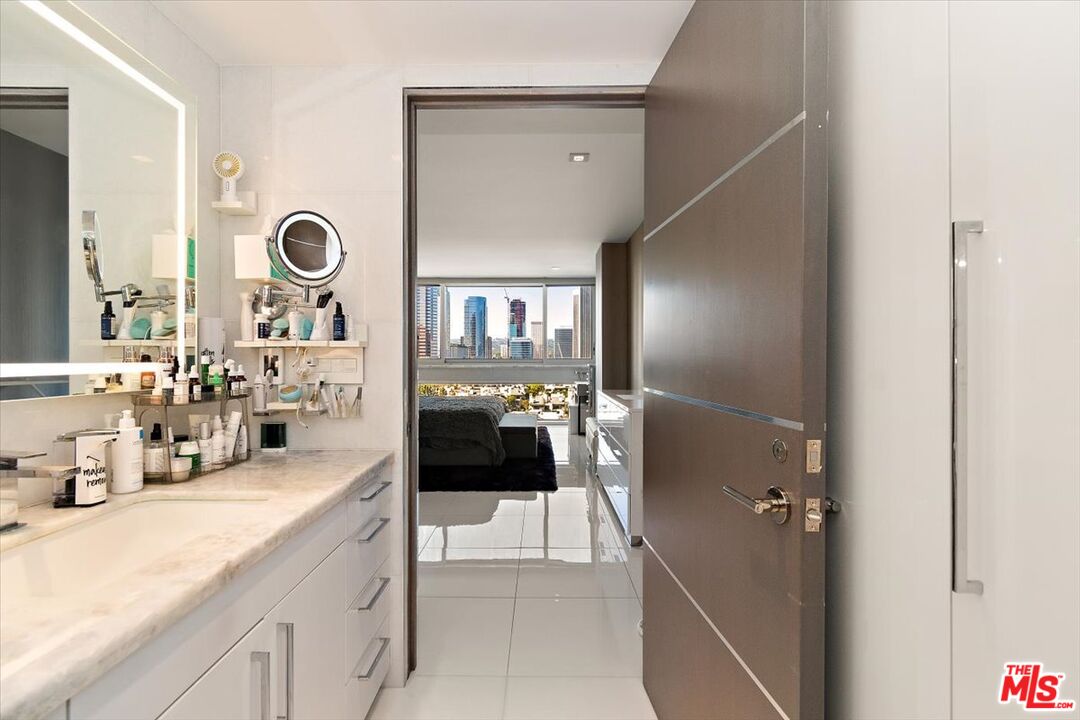 2222 Avenue Of The Stars Unit: 1203