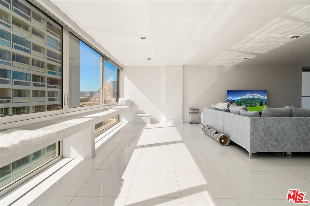 2222 Avenue Of The Stars Unit: 1203