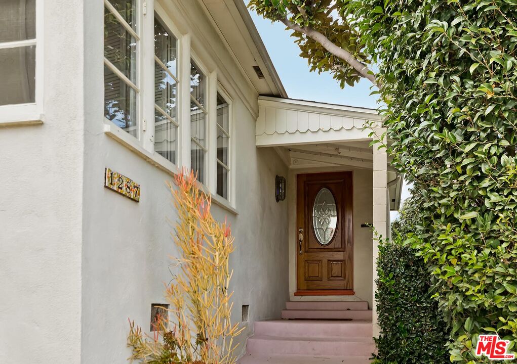 1287 Holmby Ave