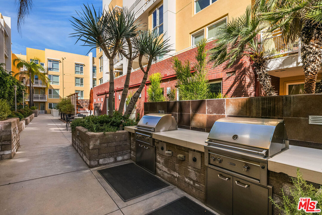 21301 Erwin St Unit: 410