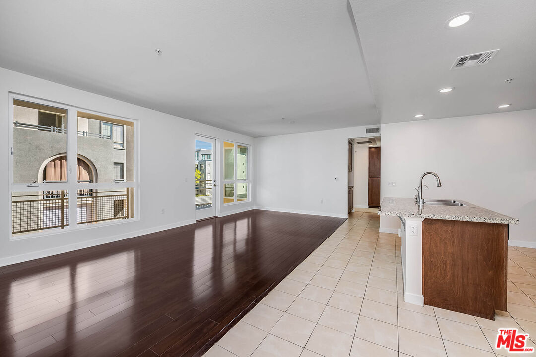 21301 Erwin St Unit: 410