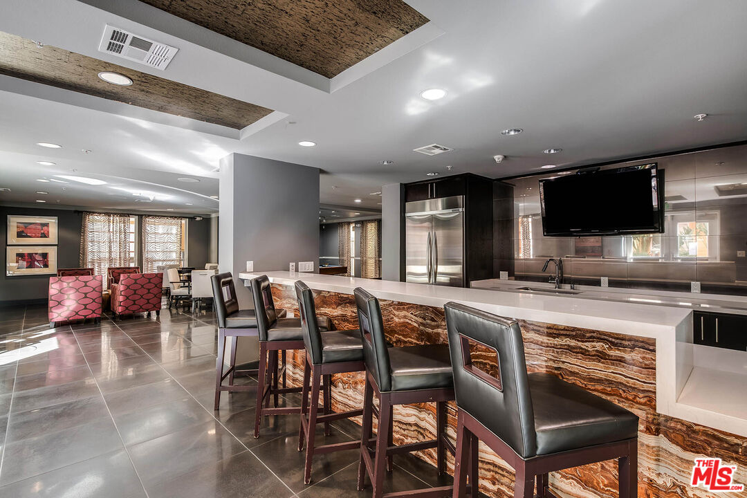 21301 Erwin St Unit: 410