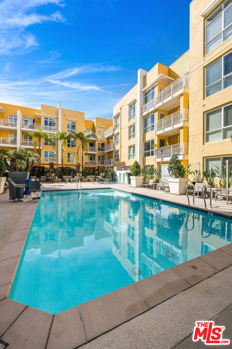 21301 Erwin St Unit: 410