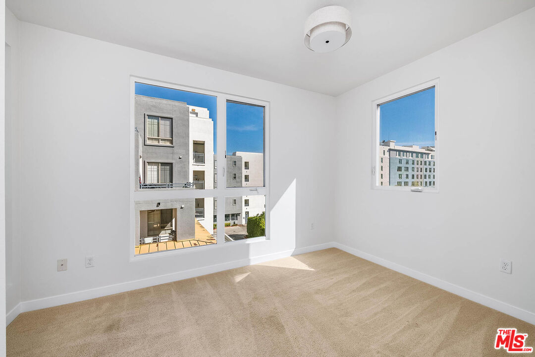 21301 Erwin St Unit: 410
