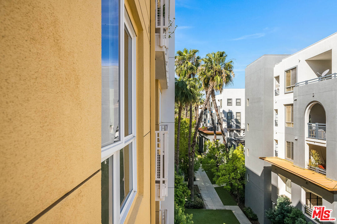 21301 Erwin St Unit: 410