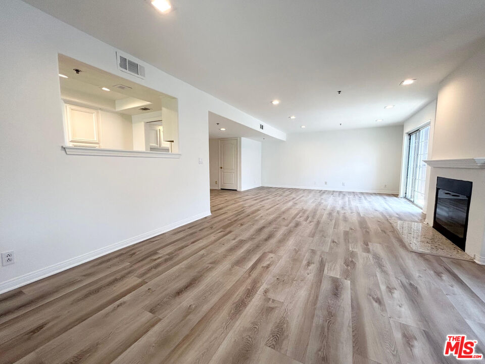 11734 Montana Ave Unit: 406