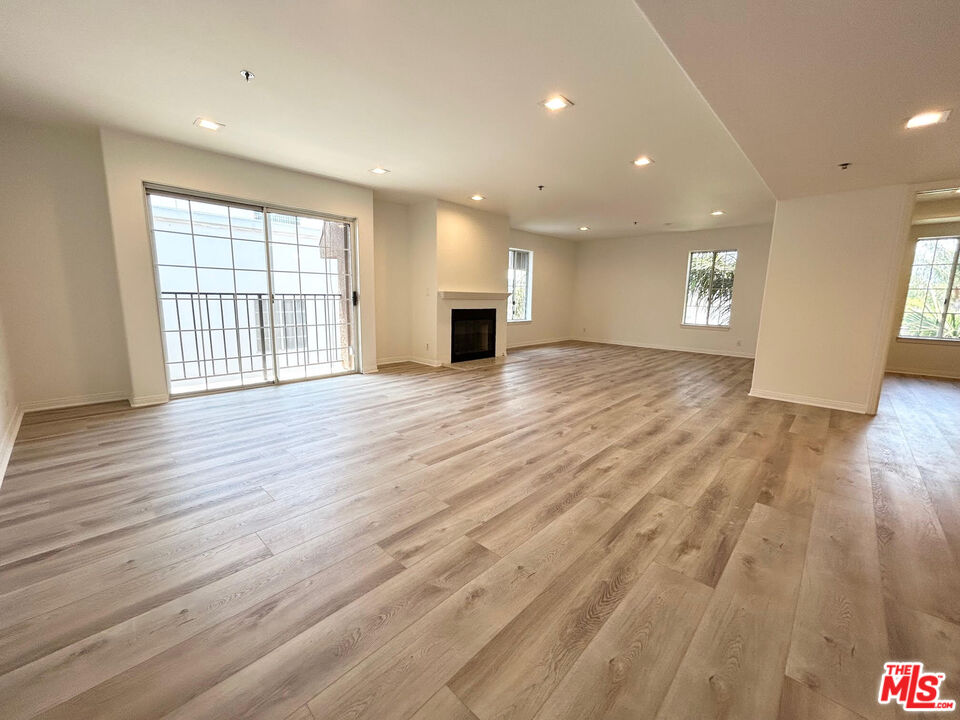 11734 Montana Ave Unit: 406