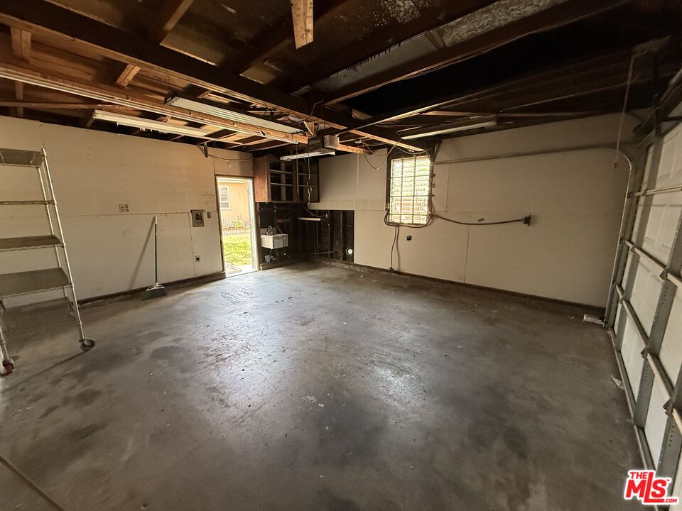 2952 Midvale Ave