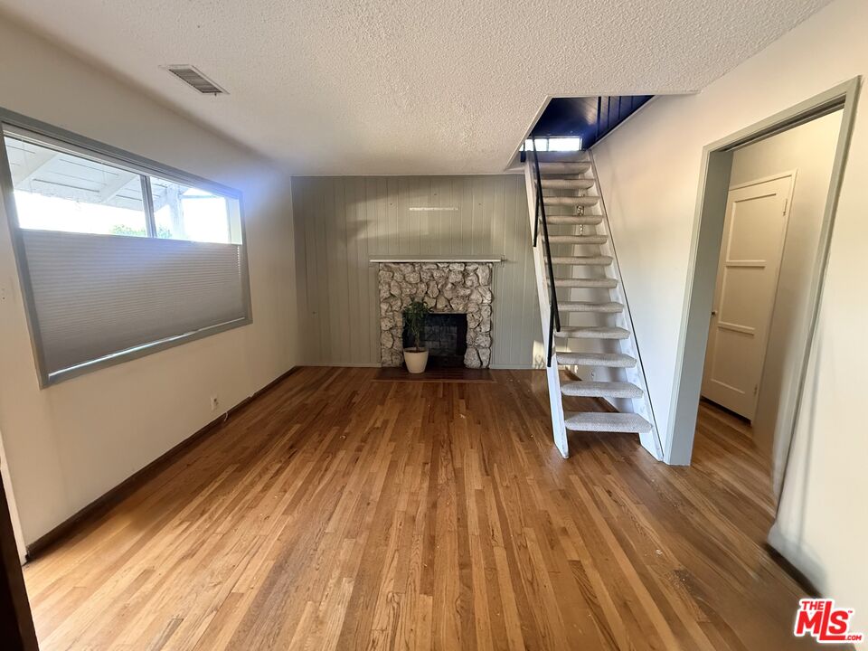 2952 Midvale Ave