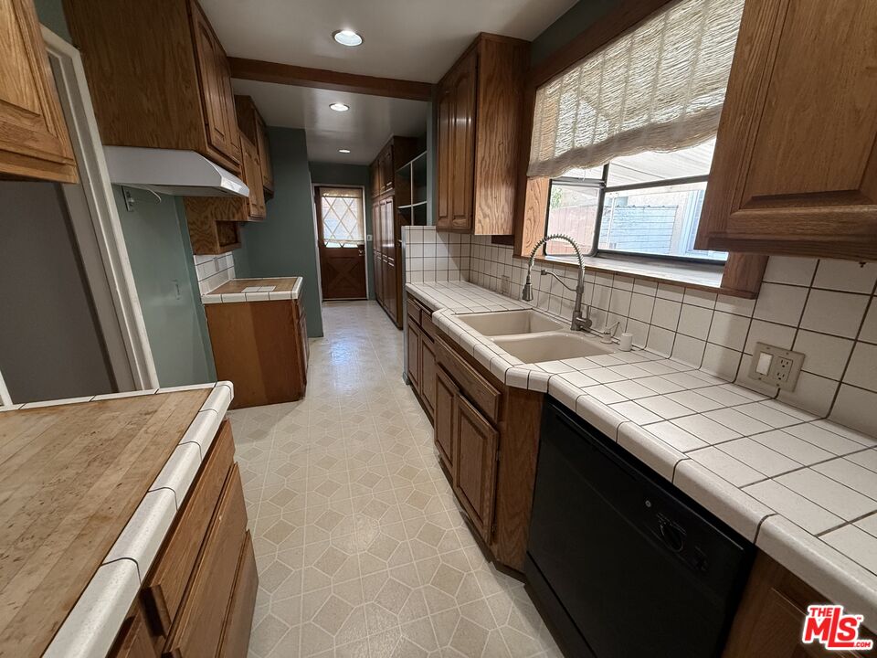 2952 Midvale Ave