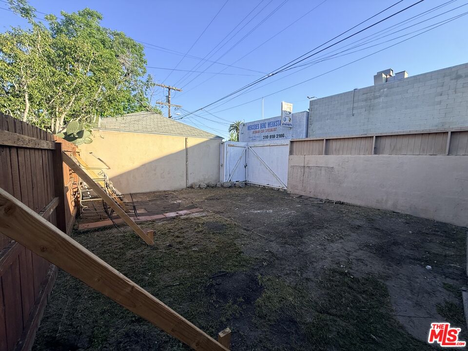 2952 Midvale Ave