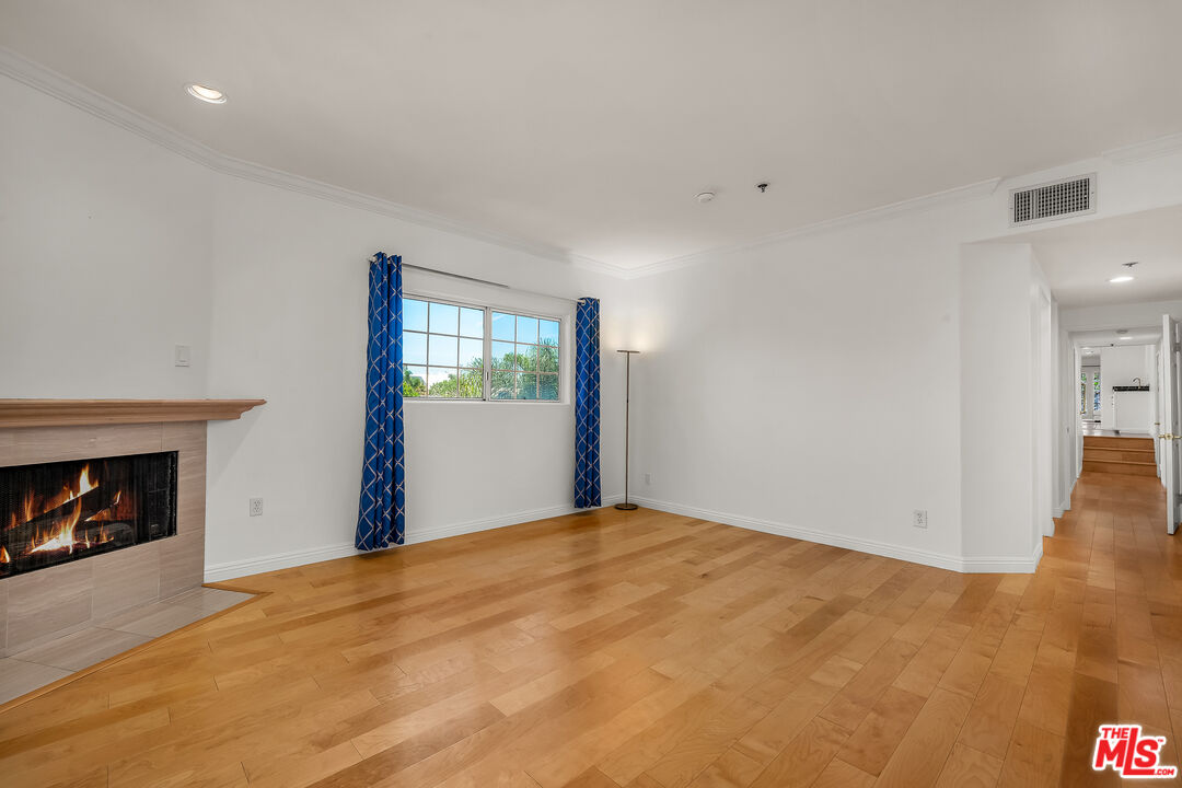 2205 S Bentley Ave Unit: 302