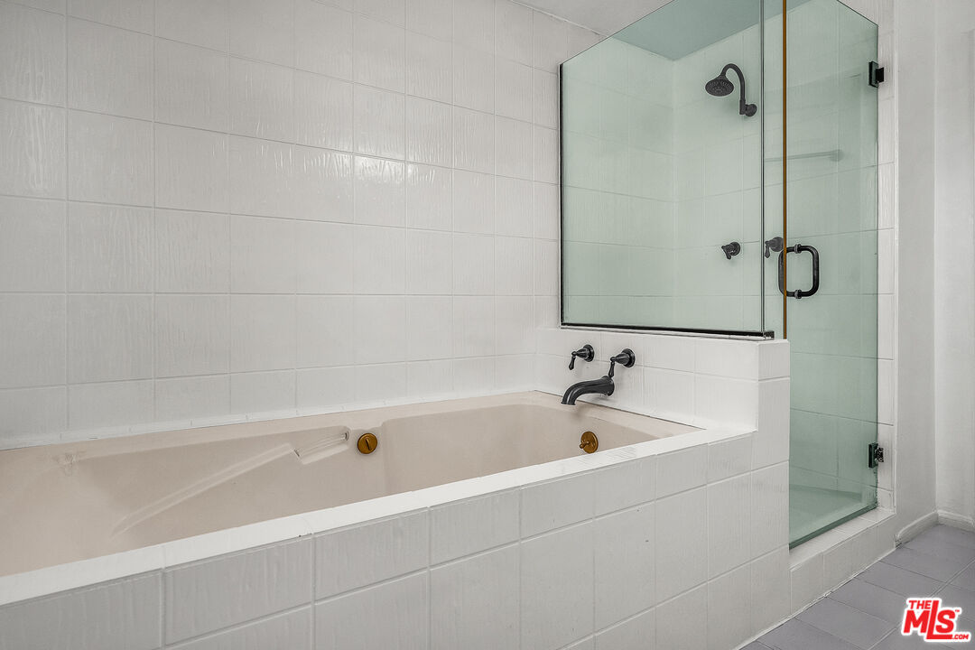 2205 S Bentley Ave Unit: 302