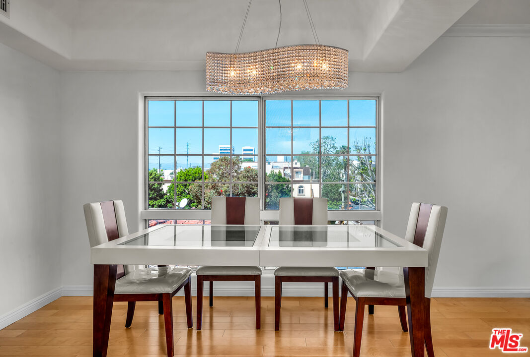 2205 S Bentley Ave Unit: 302