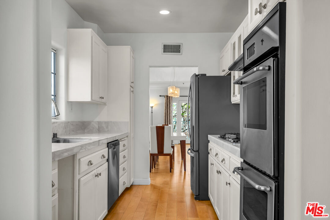 2205 S Bentley Ave Unit: 302