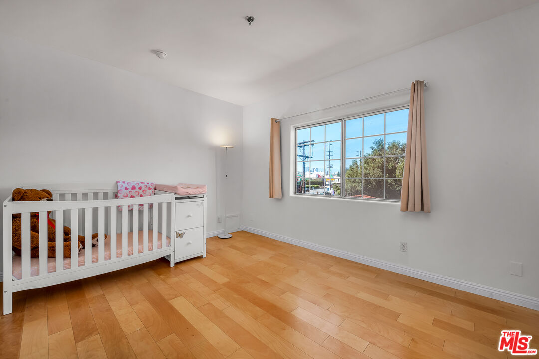 2205 S Bentley Ave Unit: 302