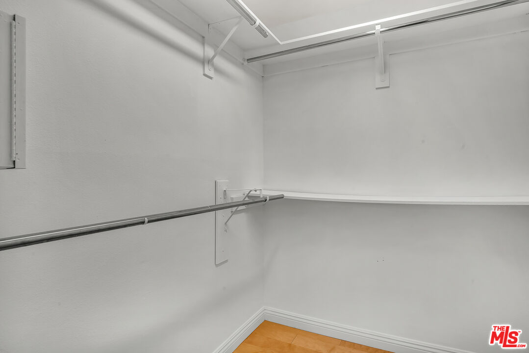 2205 S Bentley Ave Unit: 302