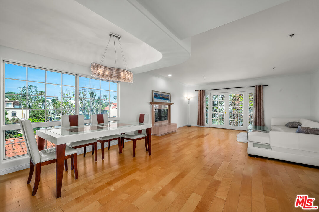 2205 S Bentley Ave Unit: 302