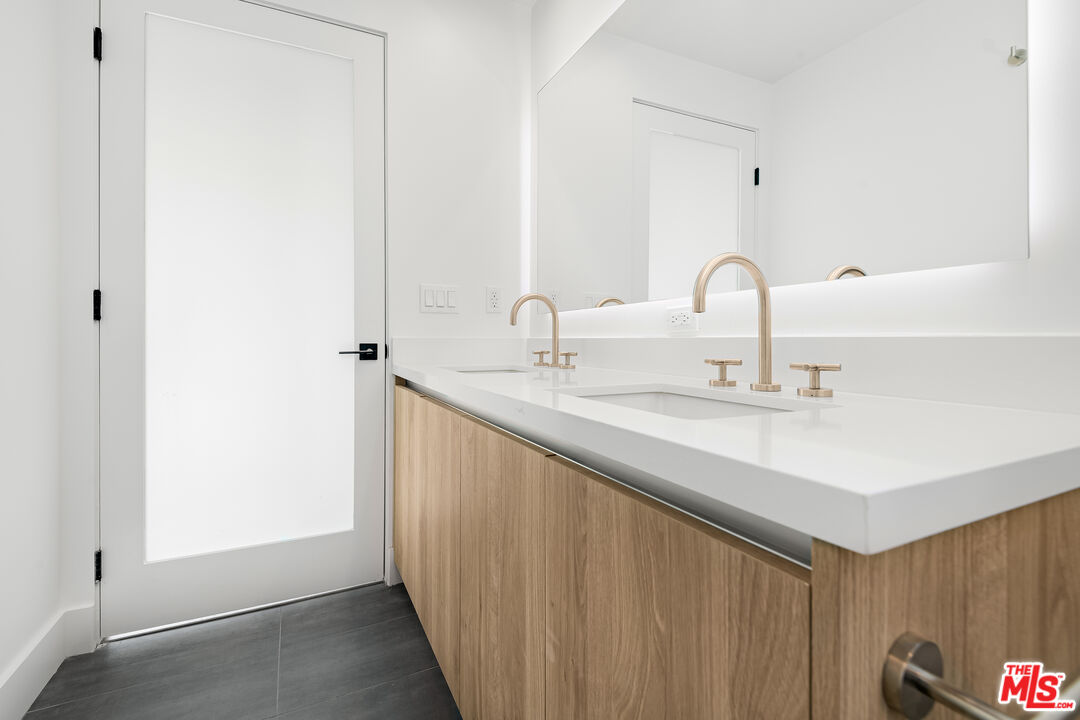 8555 Colgate AVE Unit: 501