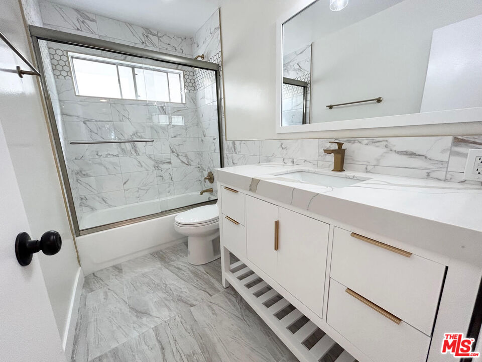 439 S Oakhurst Dr Unit: 1