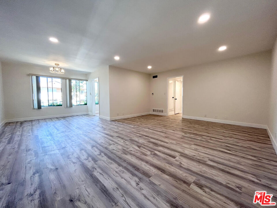 439 S Oakhurst Dr Unit: 1