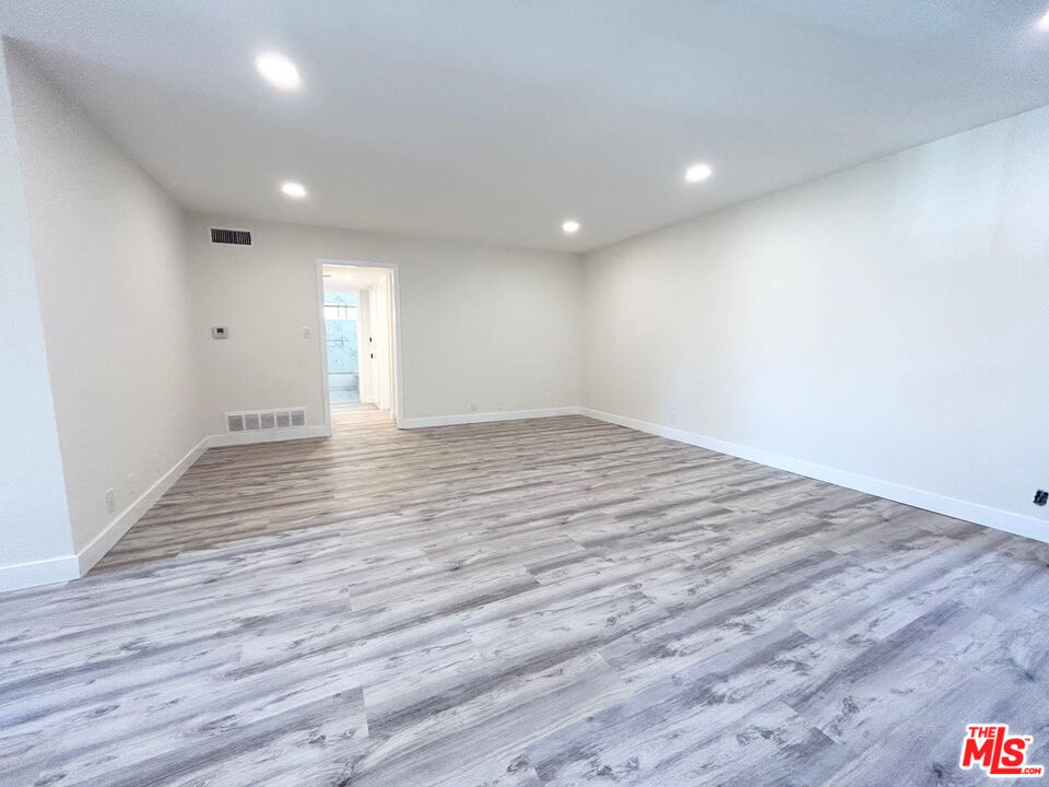 439 S Oakhurst Dr Unit: 1