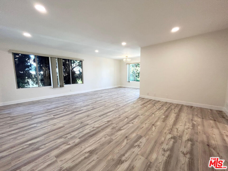 439 S Oakhurst Dr Unit: 1