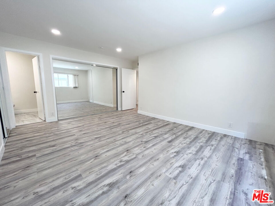 439 S Oakhurst Dr Unit: 1