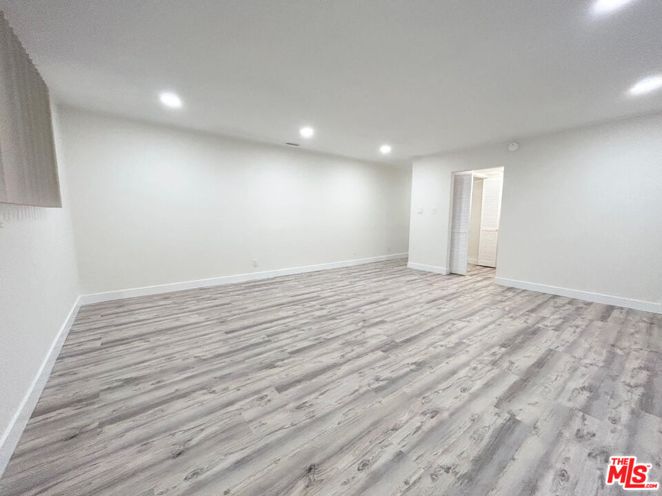 439 S Oakhurst Dr Unit: 1