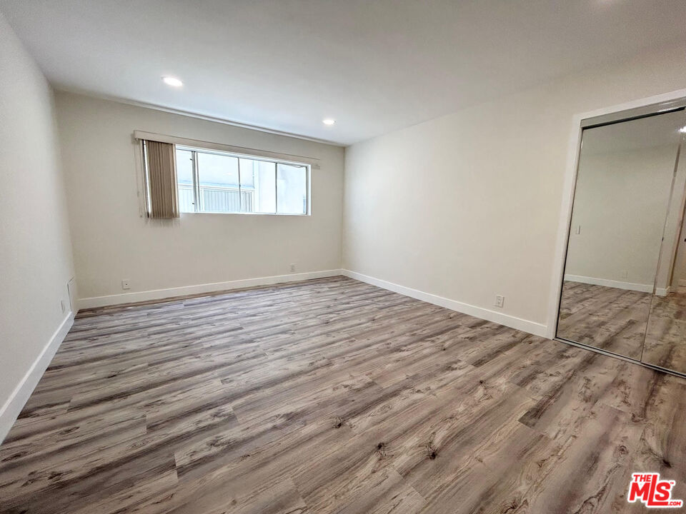 439 S Oakhurst Dr Unit: 1