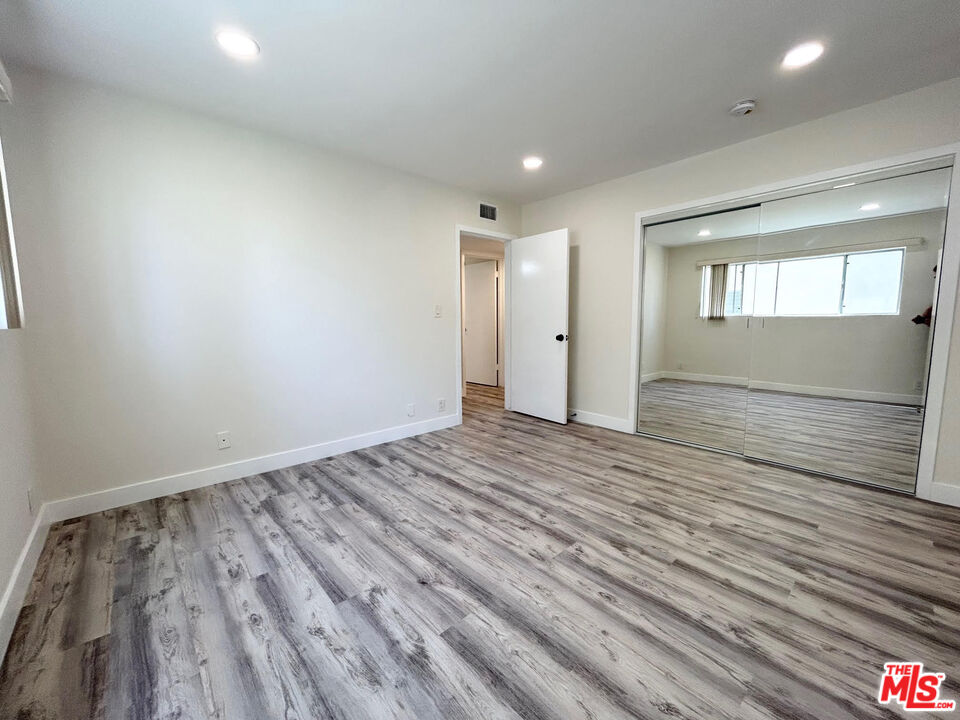 439 S Oakhurst Dr Unit: 1