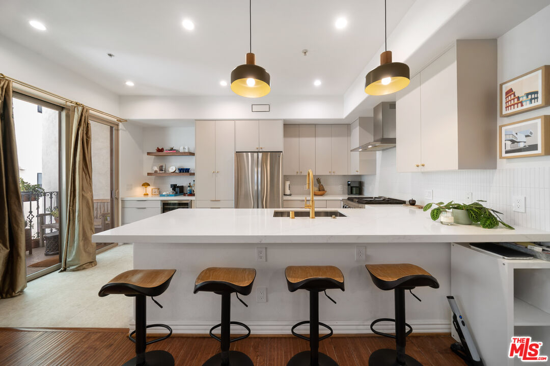 10913 Whipple St Unit: 205