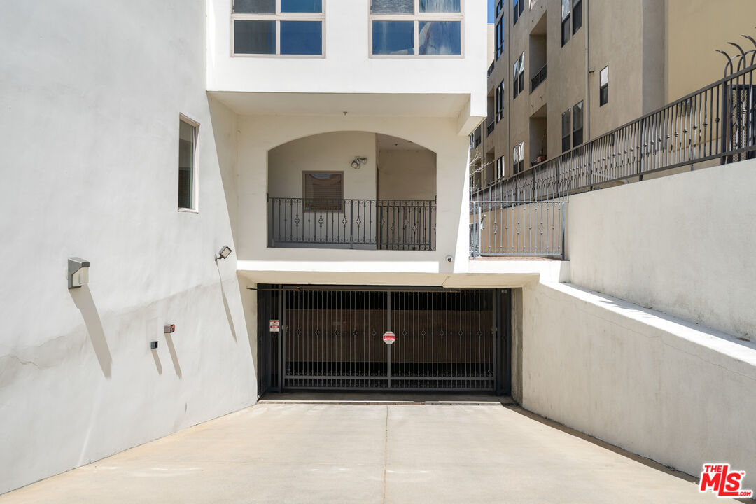 10913 Whipple St Unit: 205