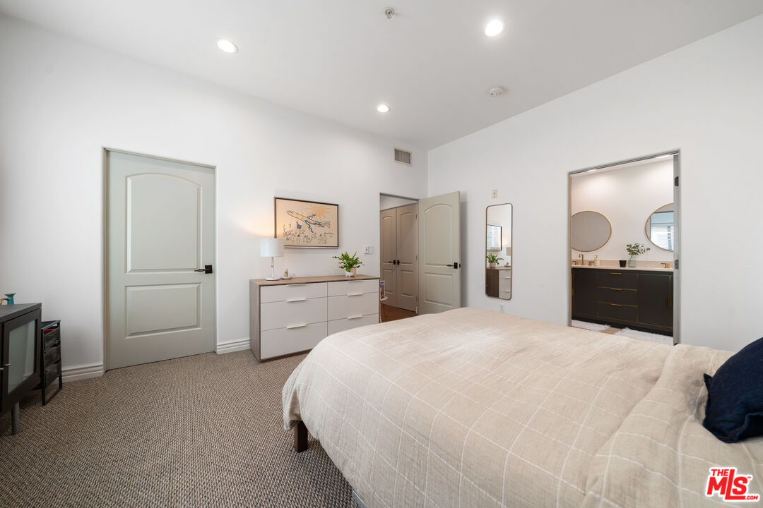10913 Whipple St Unit: 205