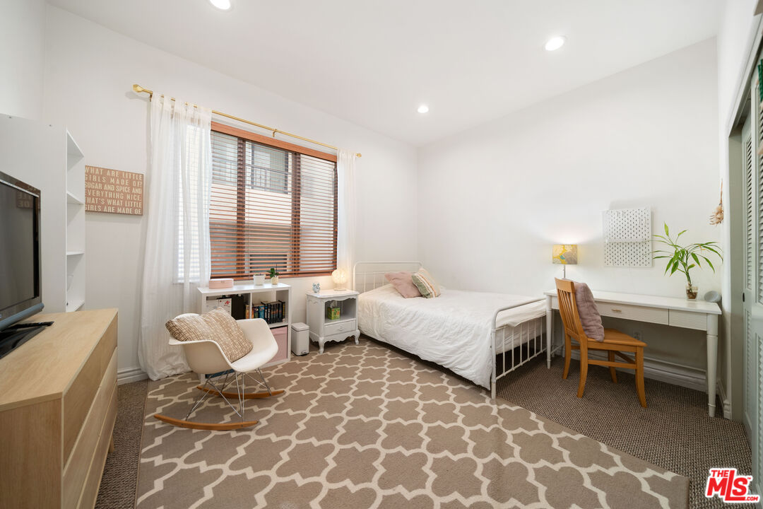 10913 Whipple St Unit: 205