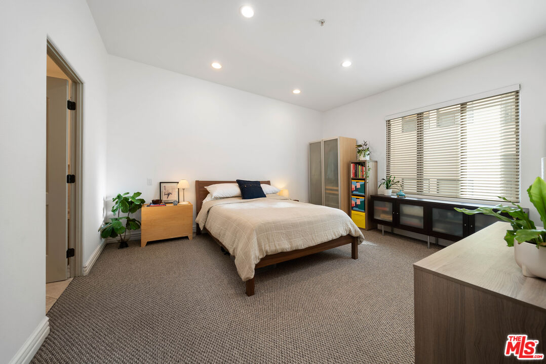 10913 Whipple St Unit: 205