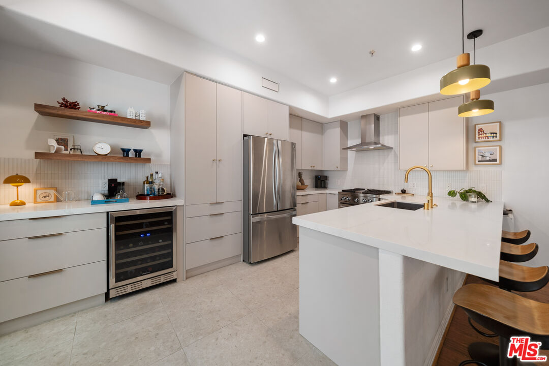 10913 Whipple St Unit: 205