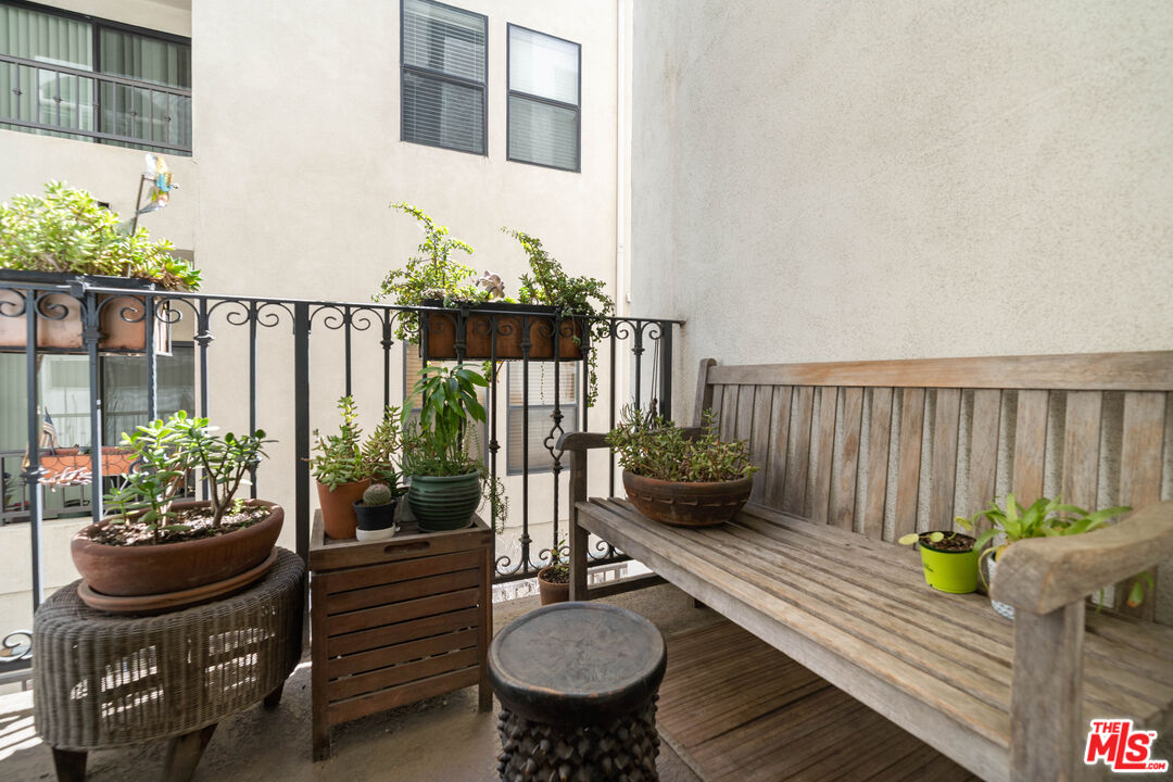 10913 Whipple St Unit: 205