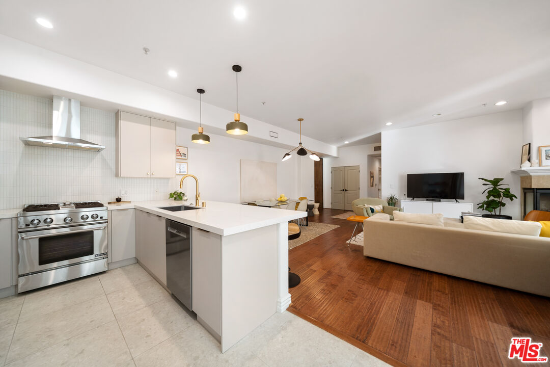 10913 Whipple St Unit: 205
