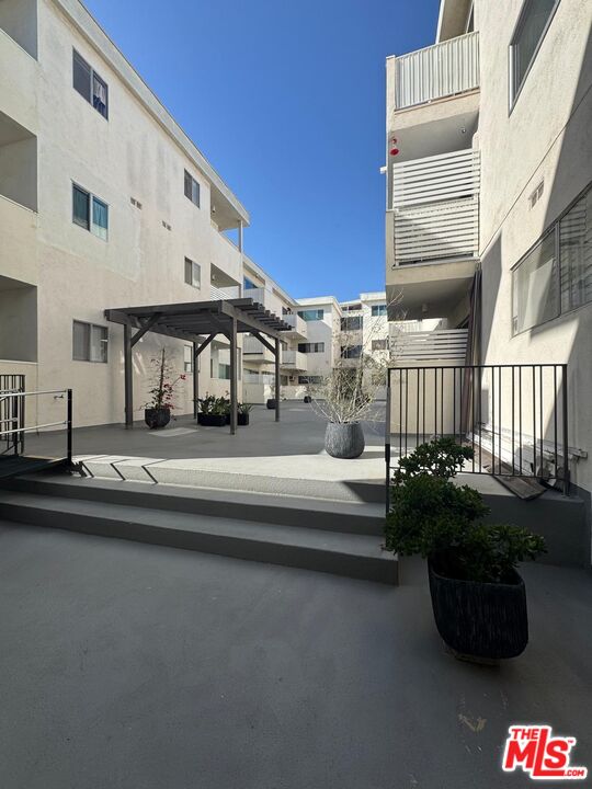 960 Larrabee St Unit: 126