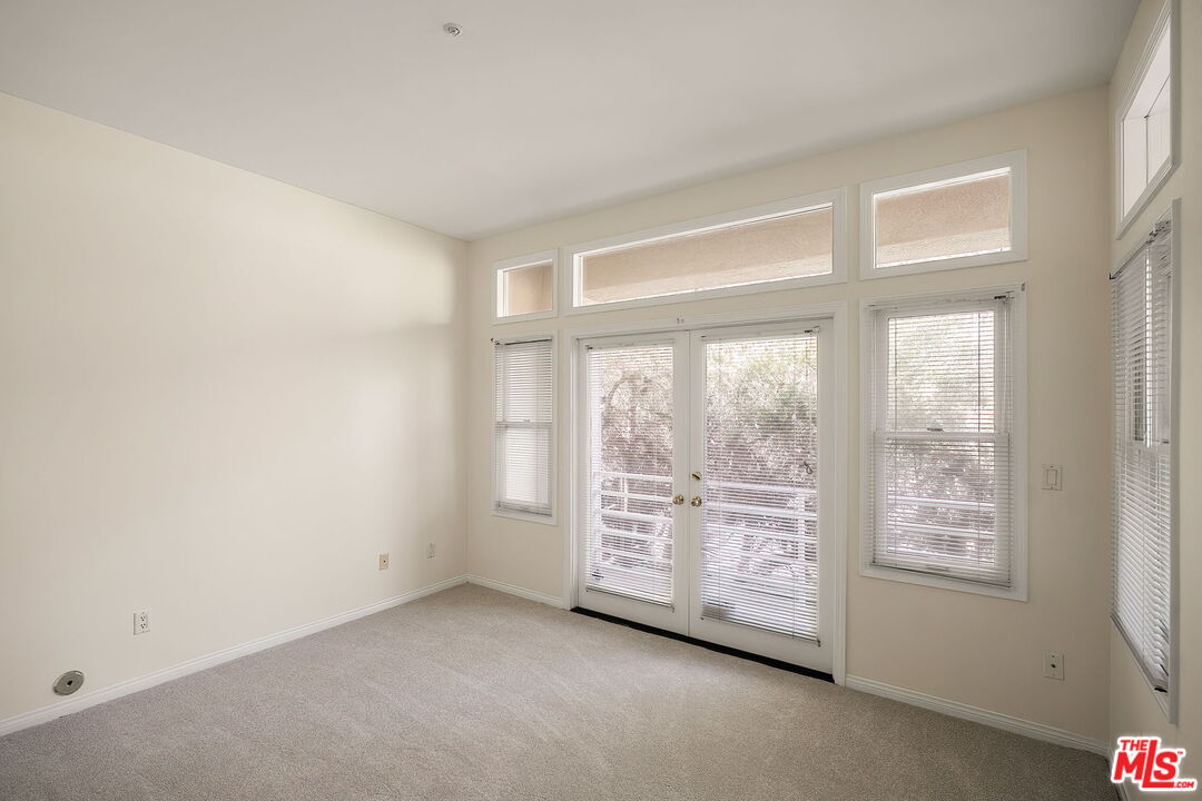 604 Palisades Dr