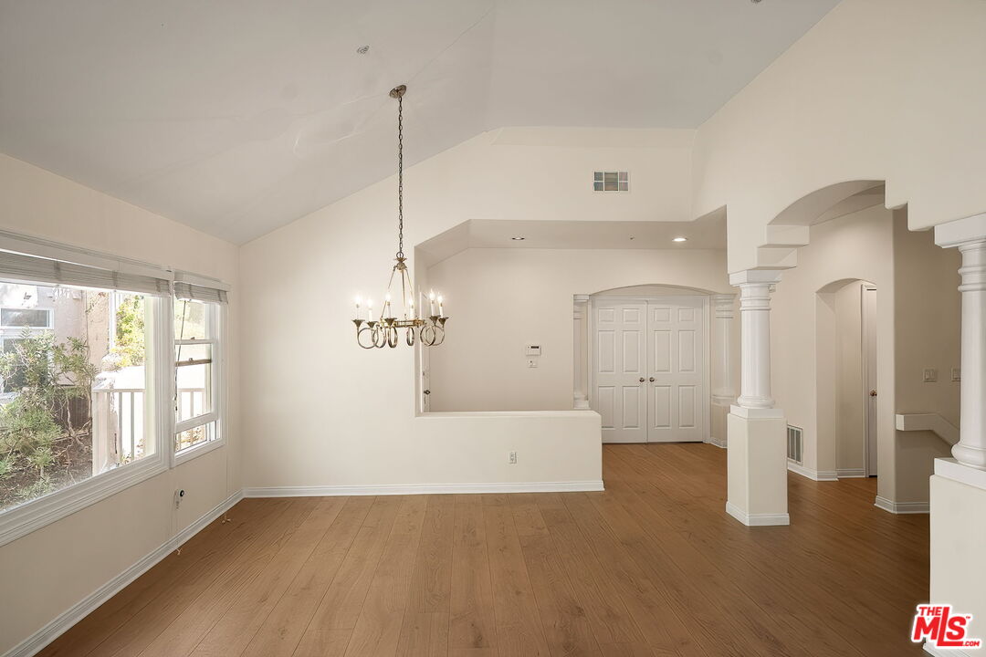604 Palisades Dr
