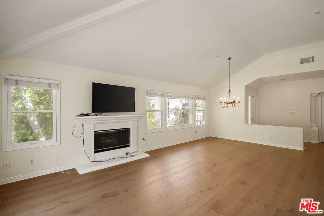 604 Palisades Dr