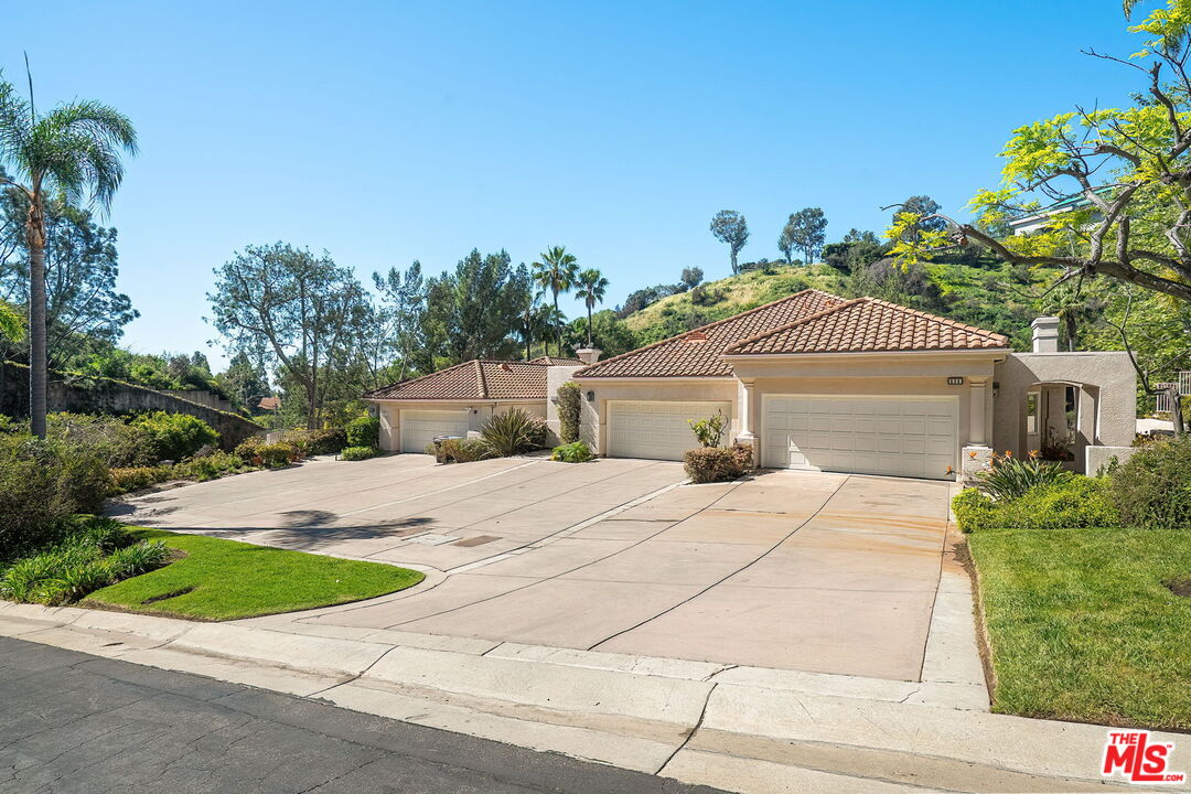 604 Palisades Dr