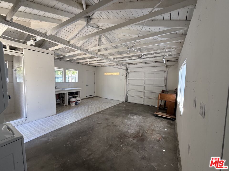 802 Superba Ave
