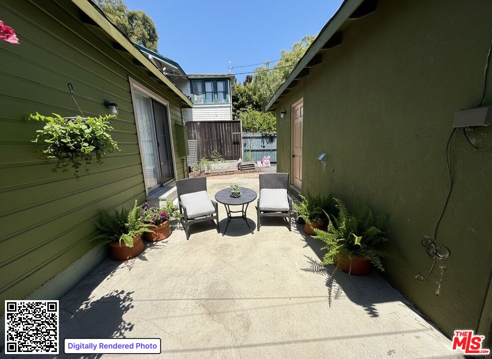 802 Superba Ave