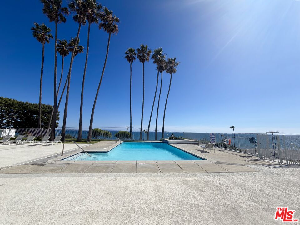 17366 W Sunset Blvd Unit: 105